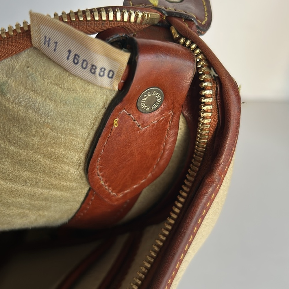 Dooney and Bourke Vintage Brown and Black Pebbled Leather Hobo Shoulder Bag
Y2k - Picture 16 of 17